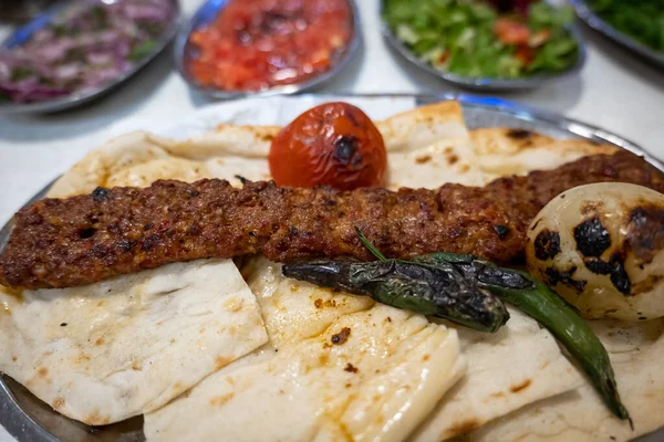 Adana Kebab Traditional Turkish Cuisine Kebab Meat Vegetables Plate Adana — Foto de Stock