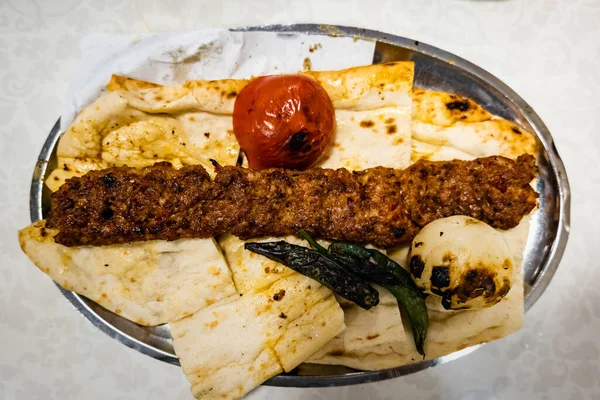 Adana Kebab Traditional Turkish Cuisine Kebab Meat Vegetables Plate Adana — Foto de Stock
