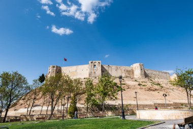 Türkiye 'nin Gaziantep kentindeki Gaziantep şatosu Gaziantep Kalesi, turistler tarafından popüler bir tarihi eser..