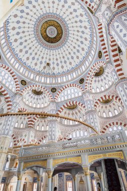 Adana, Türkiye 'deki Sabanc Merkez Camii (İngilizce: Sabanc Central Camii). Cami, Türkiye 'nin en büyük ikinci camii ve Adana kentinin simgesidir.