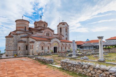 Makedonya 'nın Ohri Gölü' nün yanındaki St. Panteleimon Kilisesi. Kuzey Makedonya 'daki Ohri Gölü yakınlarındaki ünlü kiliselerden biri..