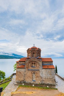 Kuzey Makedonya 'daki Ohri Gölü' nden Aziz John Kaneo Ortodoks Kilisesi. Makedonya 'nın Ohri kentindeki en ünlü kiliselerden biri