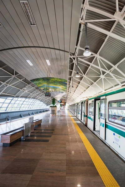 Sofia Bulgária Julho 2022 Plataforma Estação Metrô Aeroporto Sófia Com — Fotografia de Stock