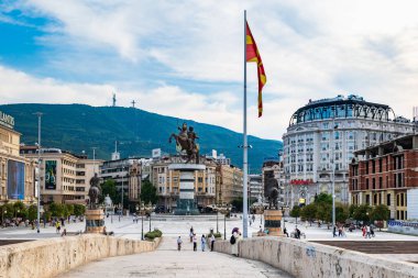 Üsküp, Makedonya - Haziran 2022: Büyük Makedonski heykeli ve Makedonya 'nın kuzeyindeki Makedon Meydanı manzarası