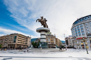 Üsküp, Makedonya - Haziran 2022: Büyük Makedonski heykeli ve Makedonya 'nın kuzeyindeki Makedon Meydanı manzarası