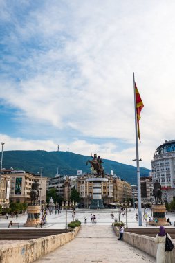 Üsküp, Makedonya - Haziran 2022: Büyük Makedonski heykeli ve Makedonya 'nın kuzeyindeki Makedon Meydanı manzarası