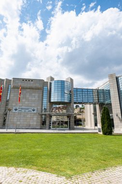 Üsküp, Kuzey Makedonya - Haziran 2022: Makedonya 'nın Üsküp kentindeki Yahudi Soykırımı Müzesi. Müze Üsküp şehir merkezinin orta kesiminde yer alıyor.