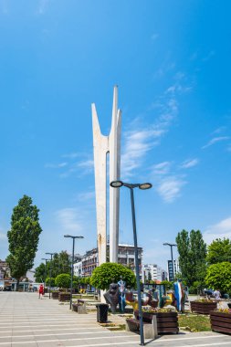Priştine, Kosova - Haziran 2022: Priştine, Kosova 'daki Kardeşlik ve Birlik Anıtı. Balkanlar 'daki en ünlü Yugoslav anıtlarından biri.