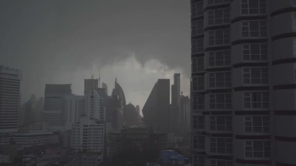 Storm Rain Breaking Hard Dark Cloud Cover Sukhumvit Area Bangkok — Stock Video