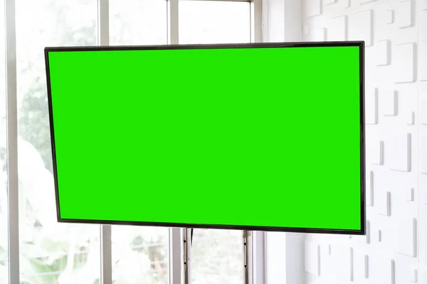 具有绿色彩色键的空白电视屏幕 用于模拟显示屏和模板 — 图库照片