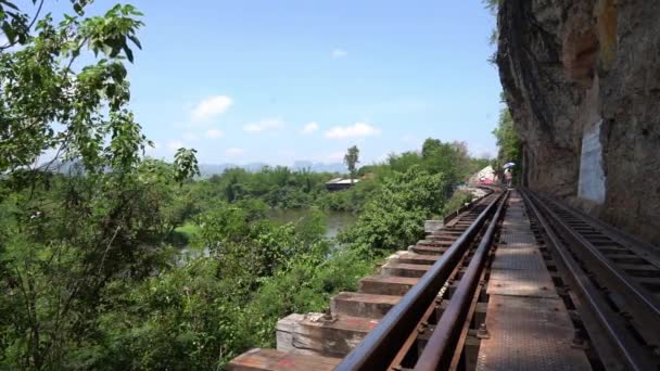 タイのカンチャナブリにおける死の鉄道の崖 — ストック動画