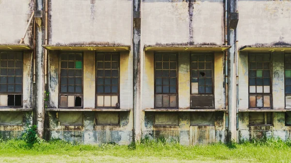 Windows Old Rustic Abandoned Factory Industry Building Frony View — Fotografia de Stock