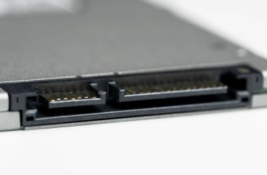 SSD sağlam bir durum sürücüsünün SATA bağlantısı görüntüyü kapattı.