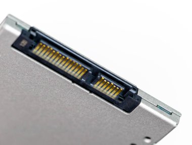 SSD sağlam bir durum sürücüsünün SATA bağlantısı görüntüyü kapattı.
