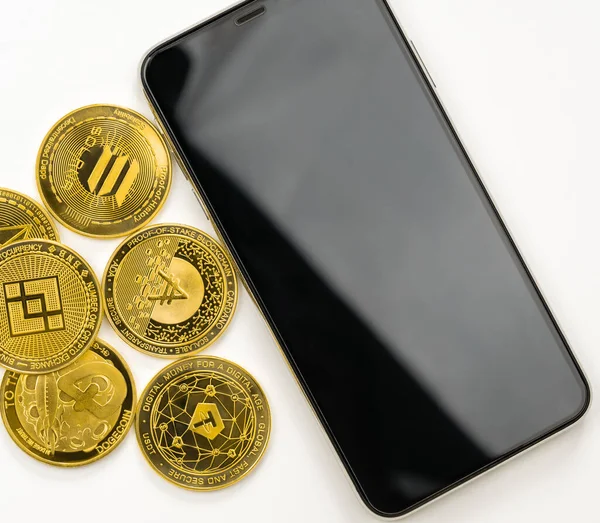 Blank Mobile Phone Screen Crypto Currency Golden Coin Cryptocurrency Concept — Stockfoto