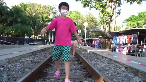 Asian Kids Walking Train Tack Kanchanaburi Thailand — Vídeo de Stock
