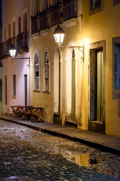 Antigua Calle Adoquinada Con Casas Coloniales Iluminadas Por Faroles Por —  Fotos de Stock