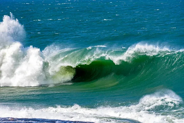 Fuerte Ola Rompiendo Duro Las Aguas Del Mar Playa Ipanema — Foto de Stock