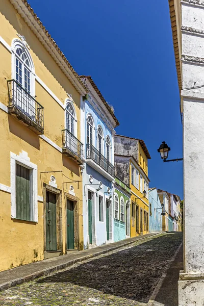 Salvador, Bahia 'nın Pelourinho semtindeki renkli caddeler, yamaçlar ve koloni tarzı tarihi evler
