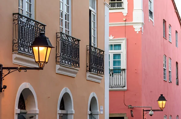 Fachada Antiguos Edificios Estilo Colonial Con Sus Balcones Faroles Ventanas —  Fotos de Stock