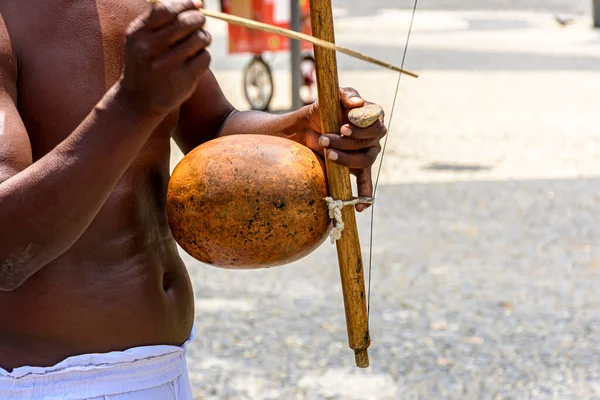 Capoeira 'da geleneksel enstrümanlar çalan müzisyenler, Salvador, Bahia' daki Pelourinho sokaklarında Afro-Brezilya kültüründen bir dövüş ve dans karışımı.