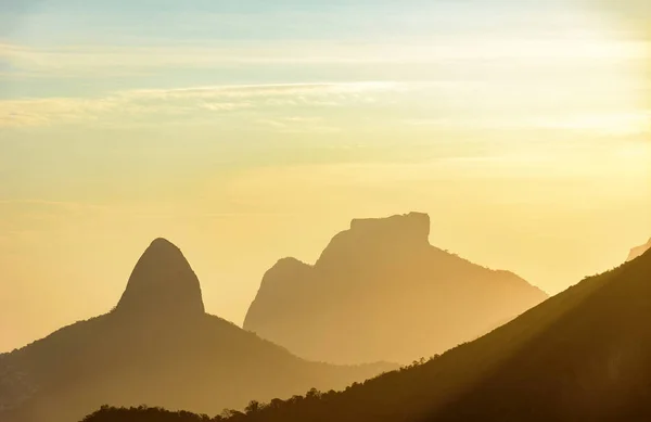 Die Silhouette Der Berge Von Rio Janeiro Bei Sonnenuntergang Sommer — Stockfoto