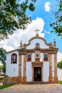 Brezilya 'nın Minas Gerais kentindeki tarihi Tiradentes kasabasındaki küçük barok kilisesi.
