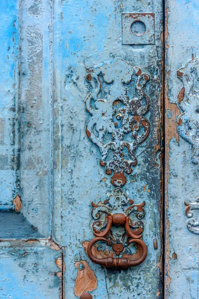 미나스제라이스의 역사적 도시인 디아만티나에 식민지 양식의 주택에서 자물쇠의 시간에 손상되고 — 스톡 사진