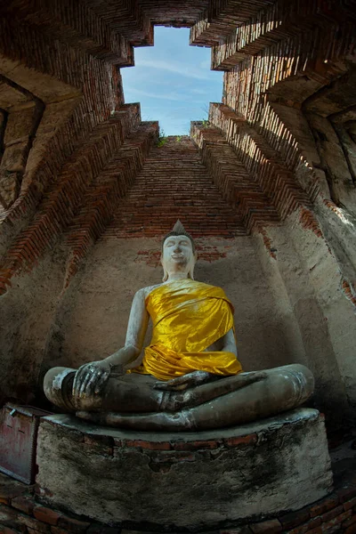 Старые Руины Храма Статуи Будды Голубым Небом Ват Прасат Накхон — стоковое фото