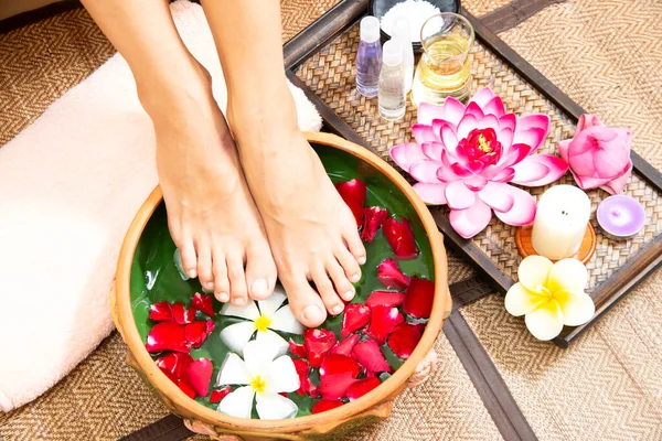 Masaje Spa Tailandés Tratamiento Belleza Cosmética Para Relajarse Bienestar Aroma Imagen De Stock