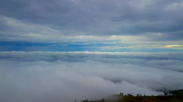Paisaje Montaña Niebla Hermosa Luz Del Sol — Foto de Stock