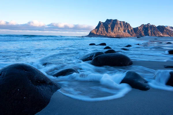 Spiaggia Utakleiv Isole Lofoten Norvegia Paesaggio Invernale Con Mare Onde — Foto Stock