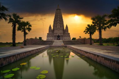 Wat Panya Nantaram, Bodh Gaya Pagoda, Pathum Thani, Tayland 'da üretildi.
