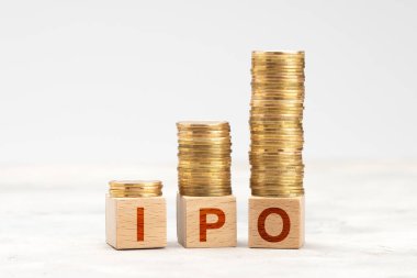 Halka arz ve altın paralar üst katta.