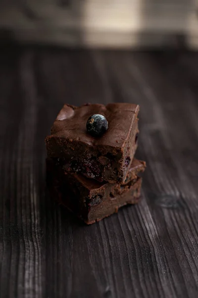 Brownie Cake Sprinkled Ground Cocoa Dark Background — стоковое фото