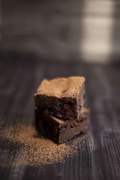 Brownie Cake Sprinkled Ground Cocoa Dark Background — Foto de Stock