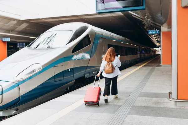 Business Woman Red Suitcase Using Smart Phone Moving Station Platform — Foto de Stock