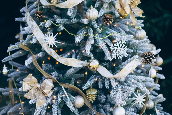 Closeup van kerstboom decoraties, mooie vakantie achtergrond behang — Stockfoto
