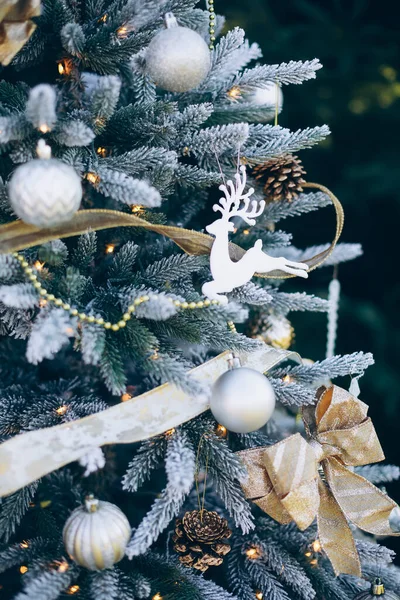 Closeup van kerstboom decoraties, mooie vakantie achtergrond behang — Stockfoto