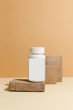 Kozmetik cam şişe seti. Yakın çekim, telif uzayı. Güzellik blogu, kuaför tedavisi konsepti, minimalizm marka paketleme maketi