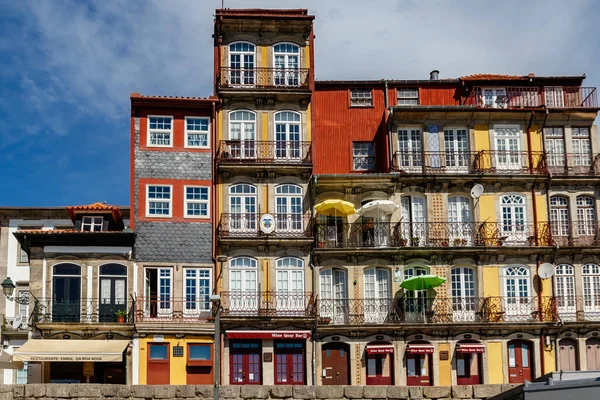 Porto Portugal Setembro 2021 Casas Coloridas Com Varandas Bairro Ribeira — Fotografia de Stock