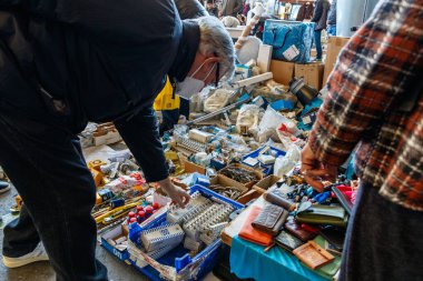 Barcelona (Catalonia, Spain) - January 8, 2022: An unidentified man wearing a respirator mask searches for the right product at Barcelona's most famous flea market located in the Glories district.
