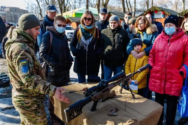 Oezjhorod Oekraïne Februari 2022 Een Militaire Instructeur Introduceert Burgers Aan — Stockfoto