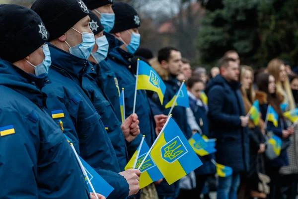 Ужгород Україна Лютого 2022 Поліціянти Захисних Масках Цивільних Осіб Мають — стокове фото