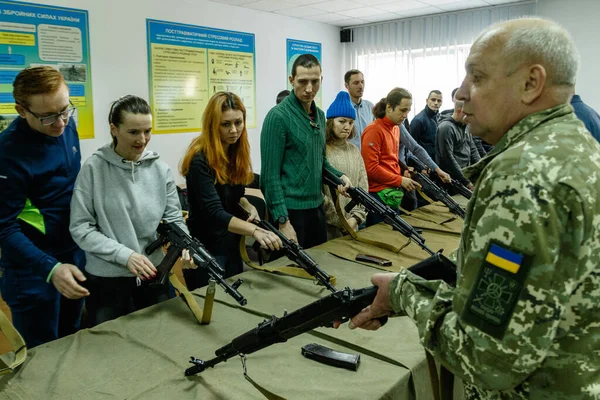 Oezjhorod Oekraïne Maart 2022 Lokale Mensen Leren Basis Van Het — Stockfoto