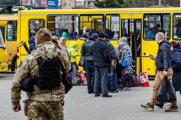 Uzhhorod Ukraine März 2022 Ukrainische Flüchtlinge Die Vor Der Russischen — Stockfoto