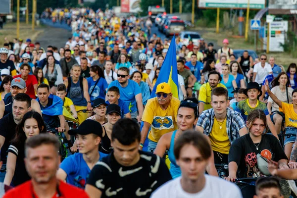 Uzhhorod Ucrânia Junho 2022 Participantes Passeio Bicicleta Caridade Massa Apoio Fotografias De Stock Royalty-Free