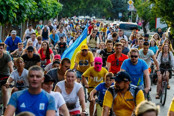 Uzhhorod Ucrania Junio 2022 Participantes Paseo Bicicleta Caridad Masiva Apoyo — Foto de Stock