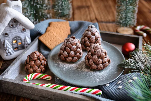 Delicios Fără Ciocolată Coace Crăciun Con Pin Stropit Zahăr Pudră — Fotografie, imagine de stoc