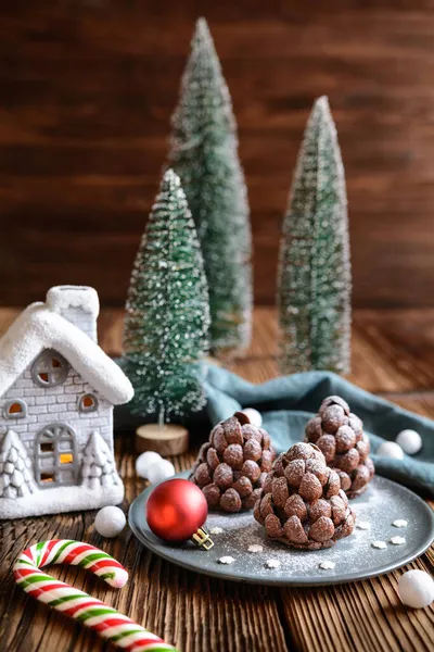 Delicios Fără Ciocolată Coace Crăciun Con Pin Stropit Zahăr Pudră Fotografie de stoc